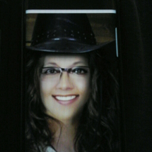 Meet your Posher, Iulia - Picture 1 of 1